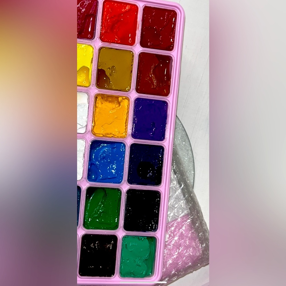 Arrtx Gouache Paint Set, 18 Unique Jelly Cup Design pallet